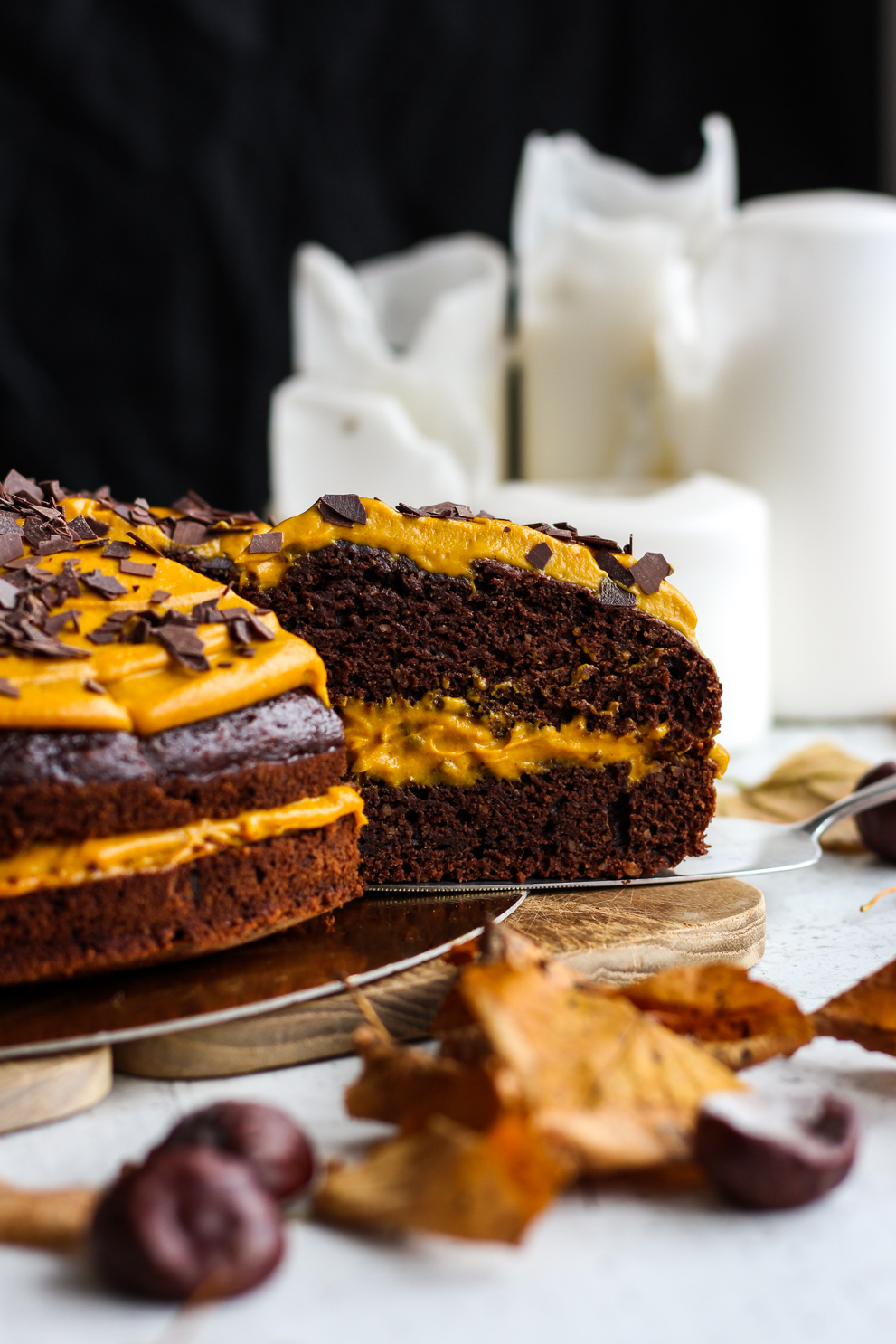 dairy-free chocolate cake pumpkin frosting
