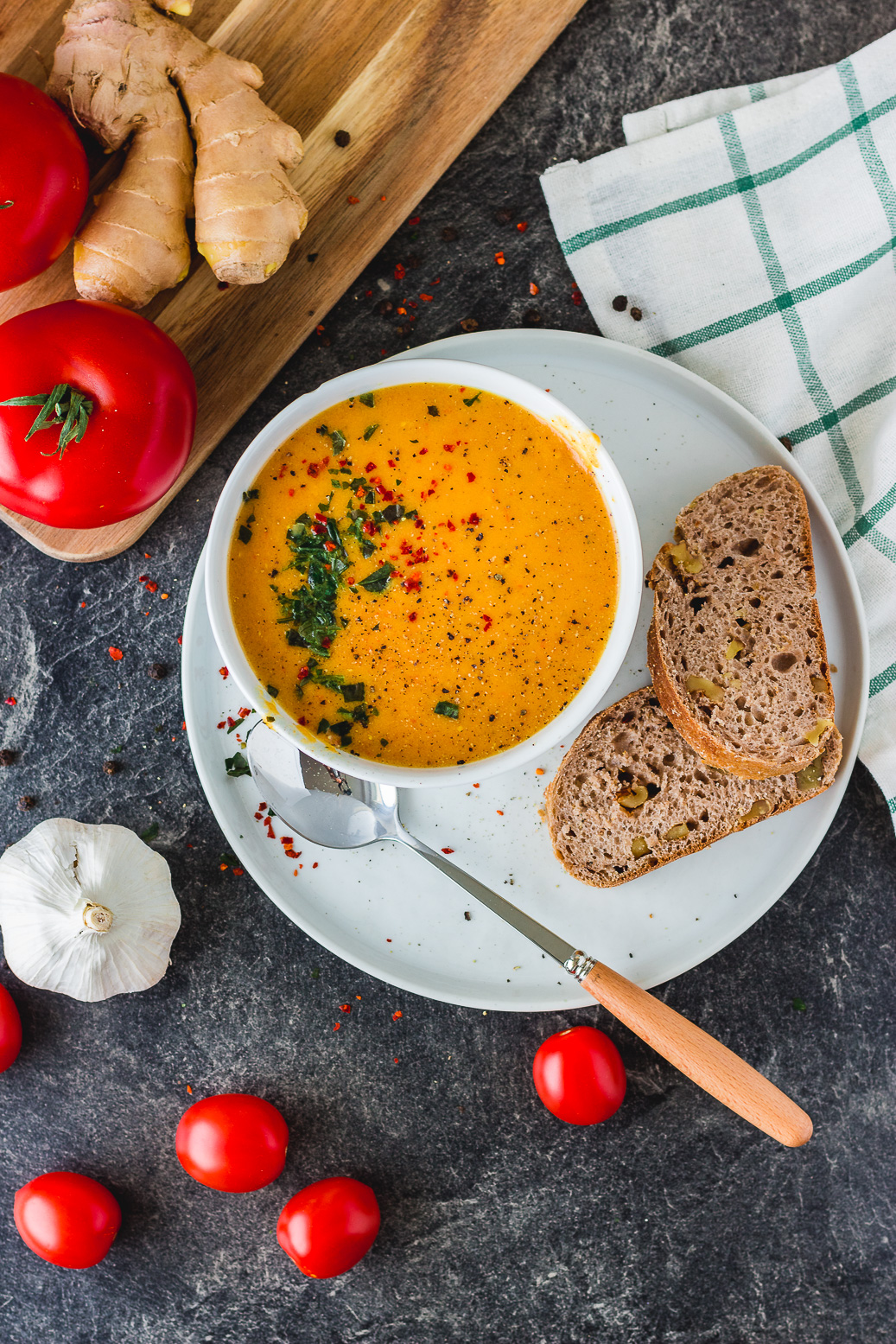 Easy vegan tomato soup #oilfree #vegan #soup