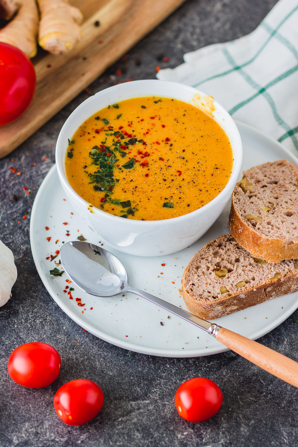 Easy vegan tomato soup #oilfree #vegan #soup