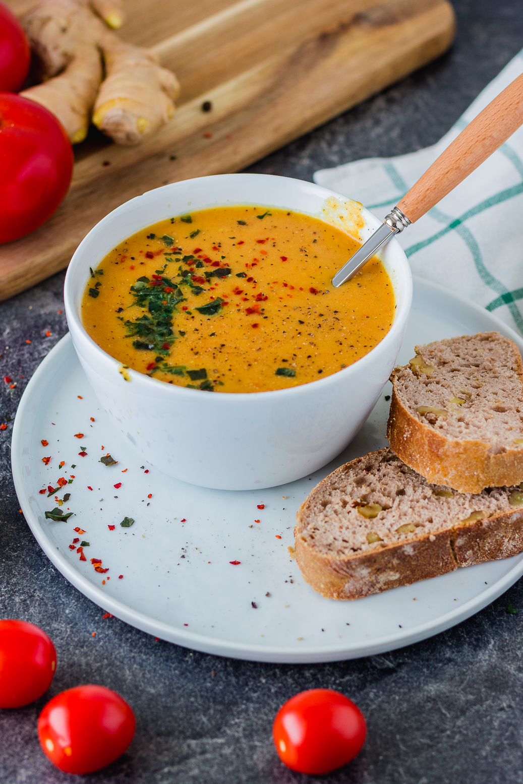 Easy vegan tomato soup #oilfree #vegan #soup