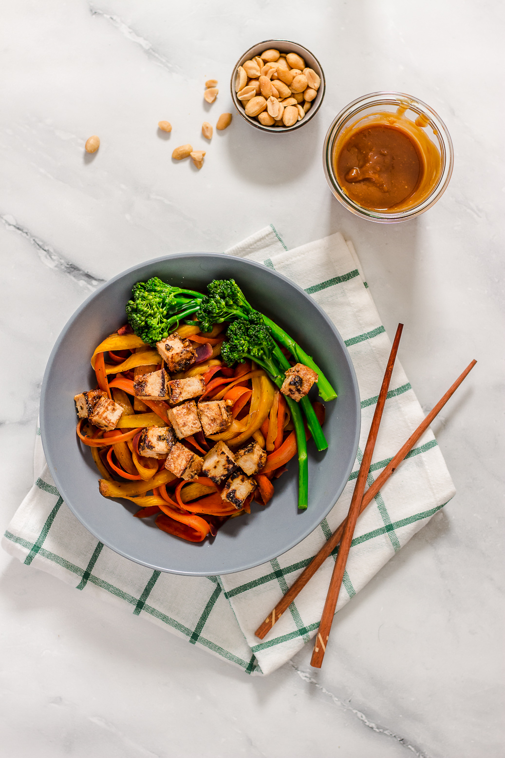 Vegan Carrot Noodle Bowl with Peanut Sauce #vegan#peanutbutter#lowcarb