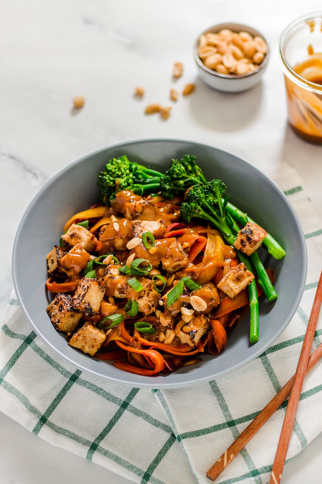 Vegan Carrot Noodle Bowl with Peanut Sauce #vegan#peanutbutter#lowcarb