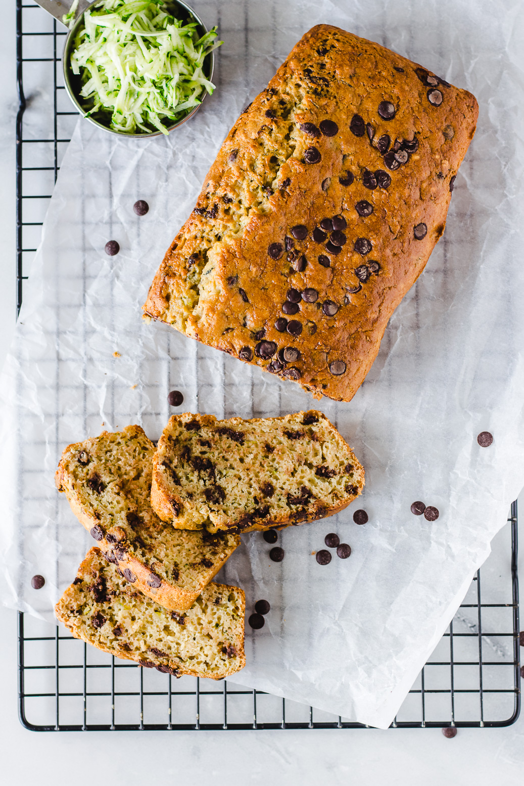 Easy oil-free vegan zucchini bread with chocolate chips #vegan#oil-free#sugarfree