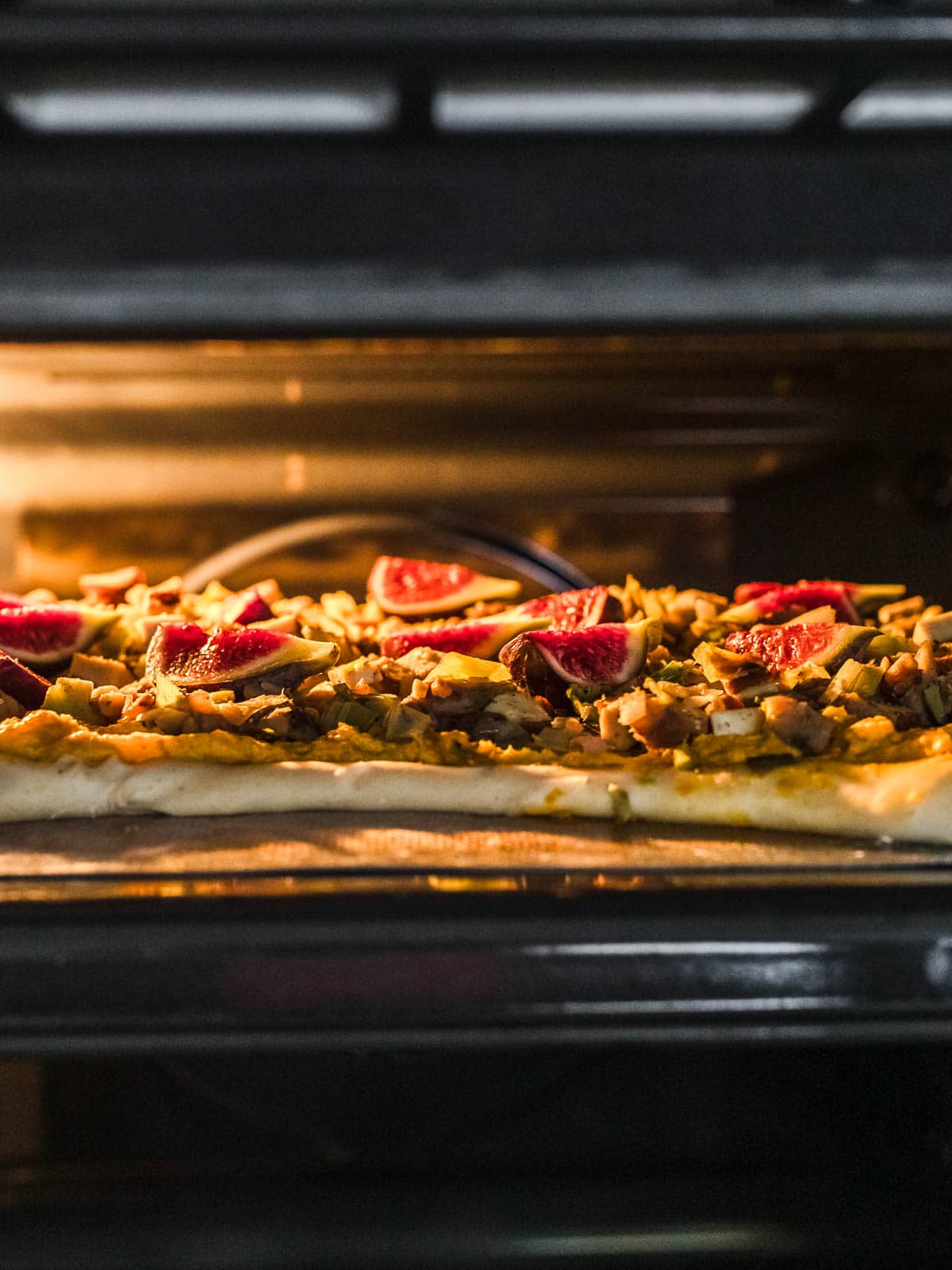 making pizza in conventional oven