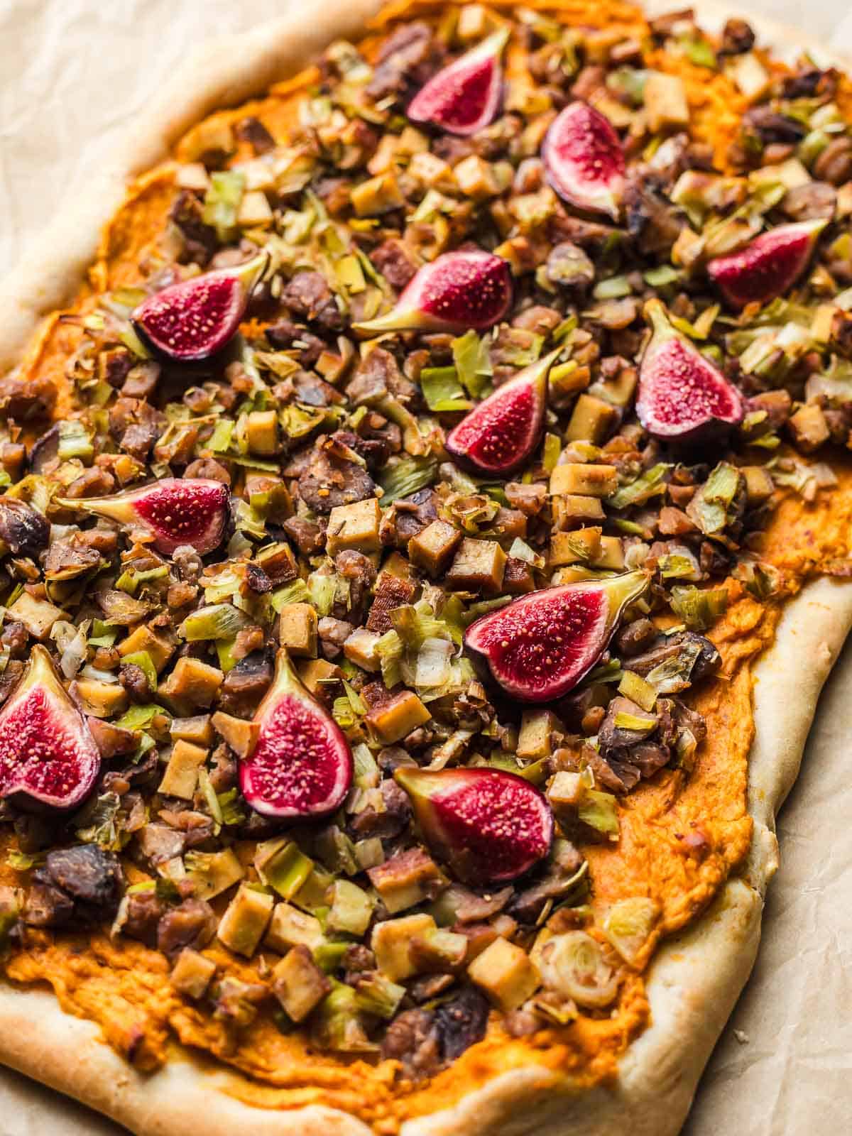 veggie pizza with pumpkin and leek