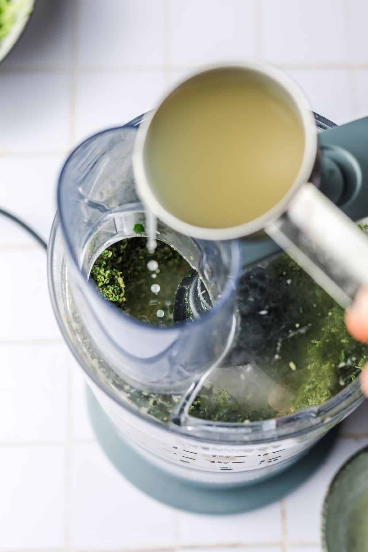 using aquafaba as oil-replacement in pesto