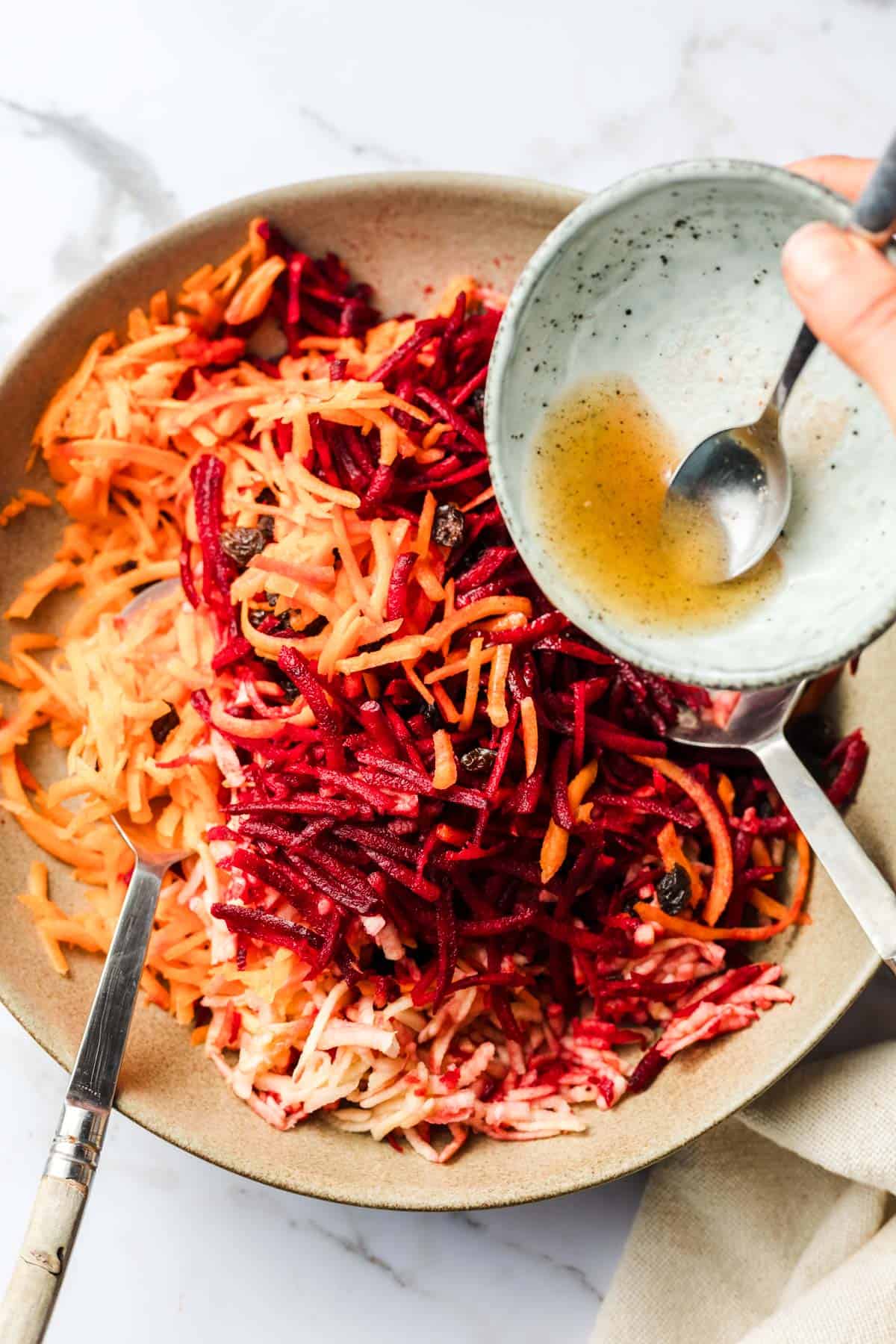 raw beet carrot salad with lemon dressing