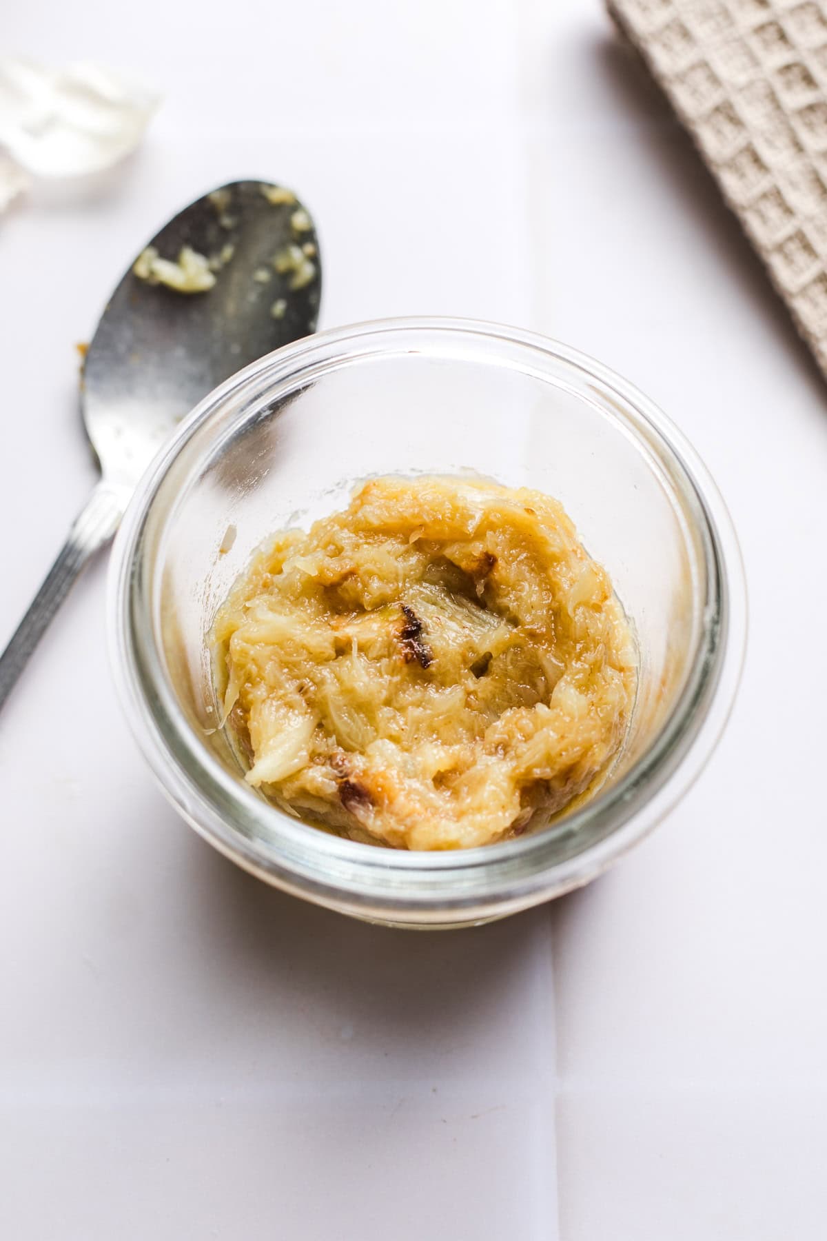Creamy roasted garlic paste ready to use