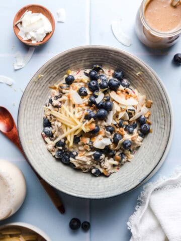 vegan sugar-free bicher muesli with blueberries and coconut