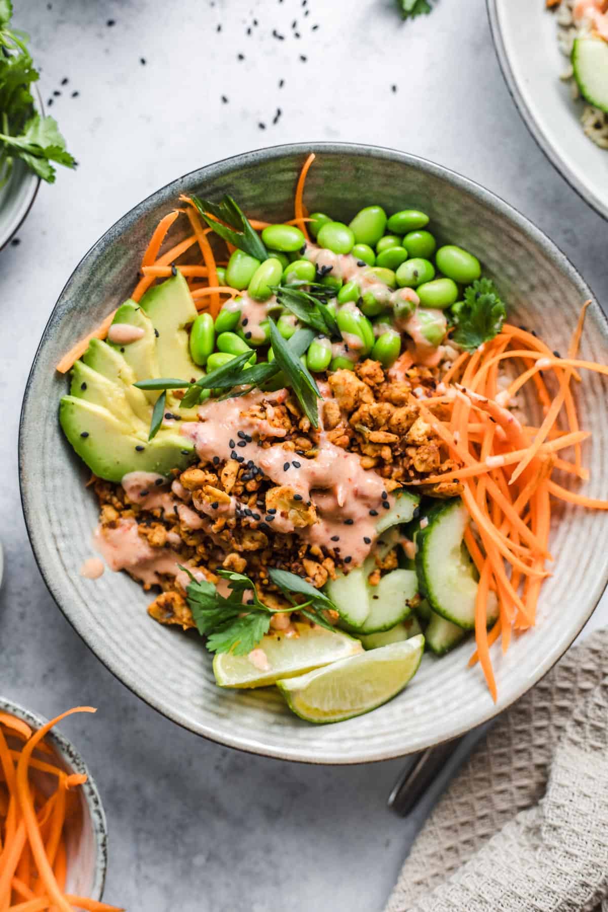 vegan rice bowl with tempeh, edamame and sriracha mayo sauce