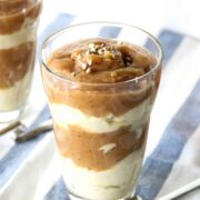 parfait mit hirsebrei und fruchtkompott