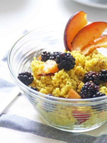 goldenes couscous frühstück