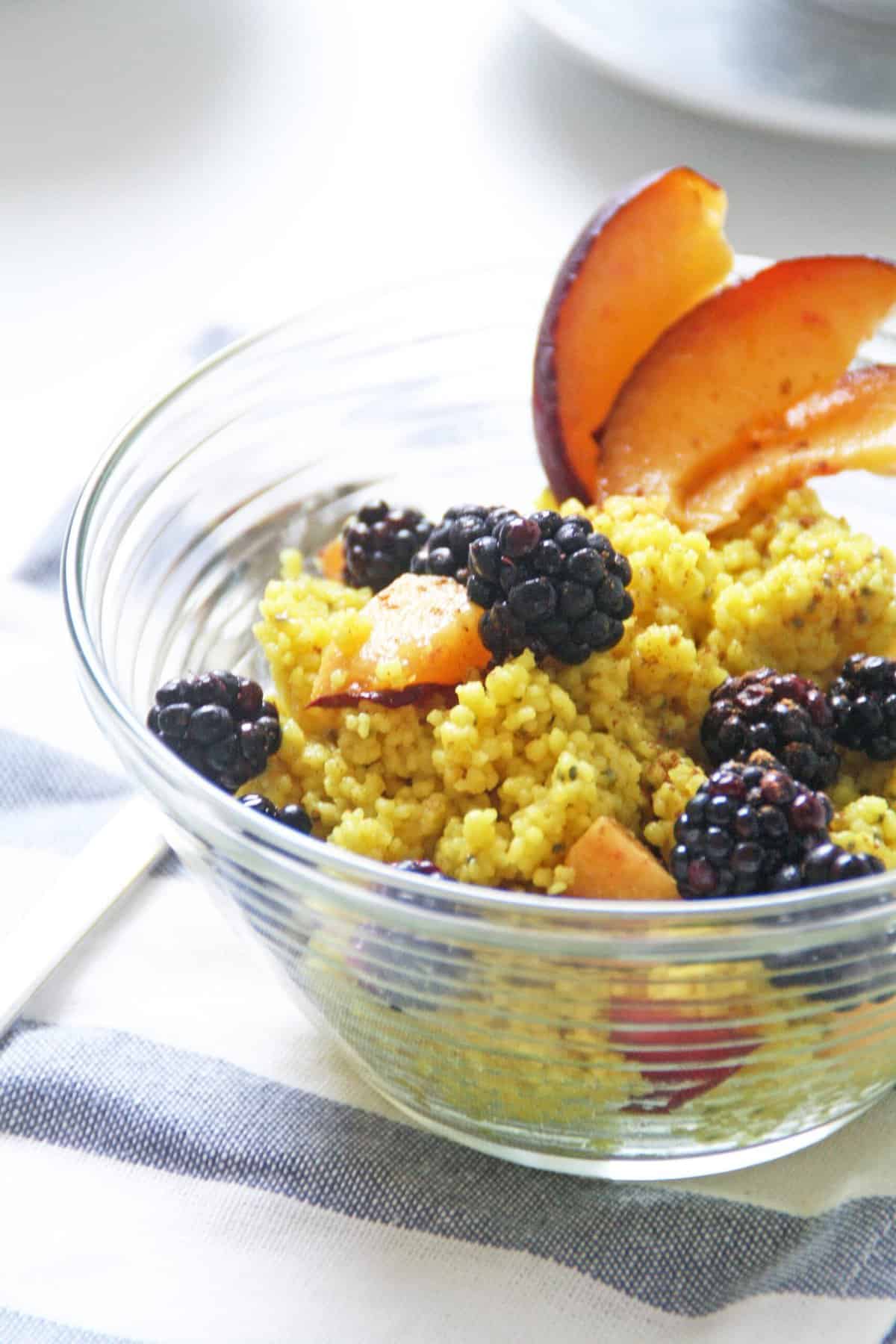 goldenes couscous frühstück