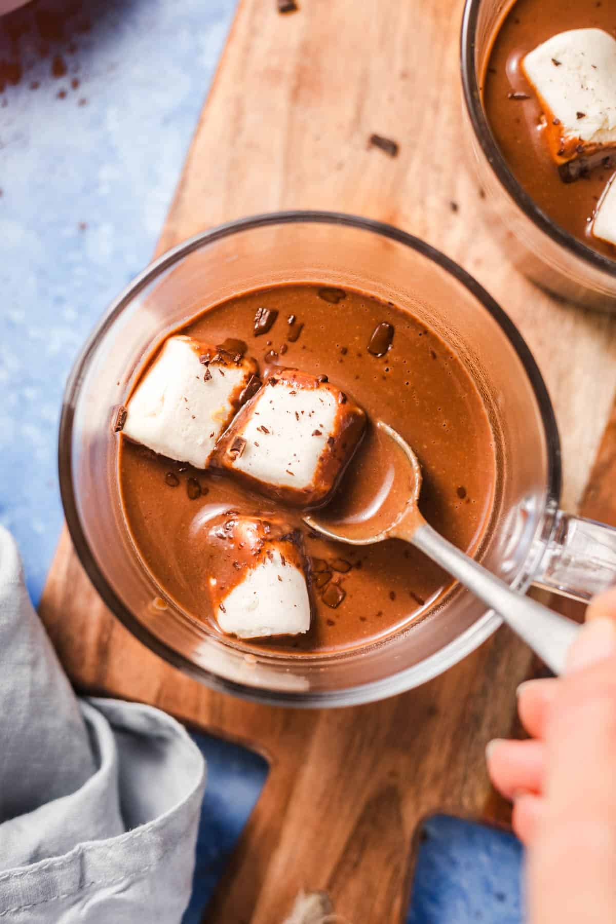 cremige heiße schokolade vegan mit wasser zubereitet