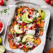 vegane süßkartoffel nachos mit nach sauce