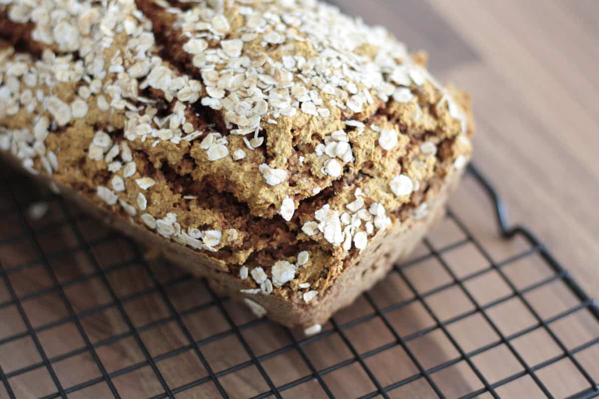 Glutenfreies + hefefreies Buchweizen-Hafer-Brot mit Kurkuma | Veggie Jam