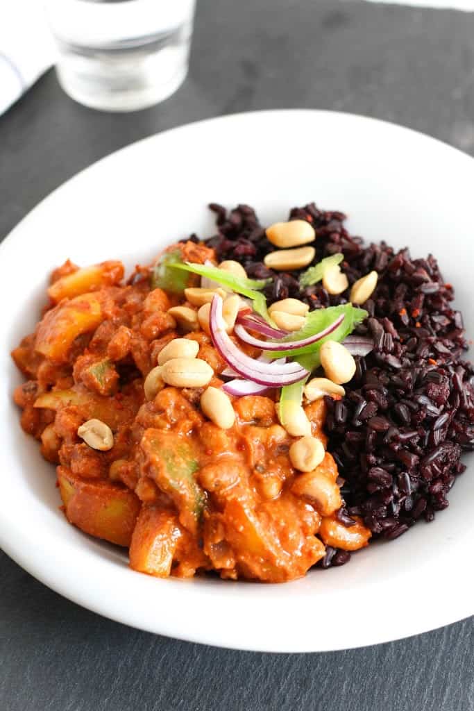 veganes bohnen-curry erdnuss