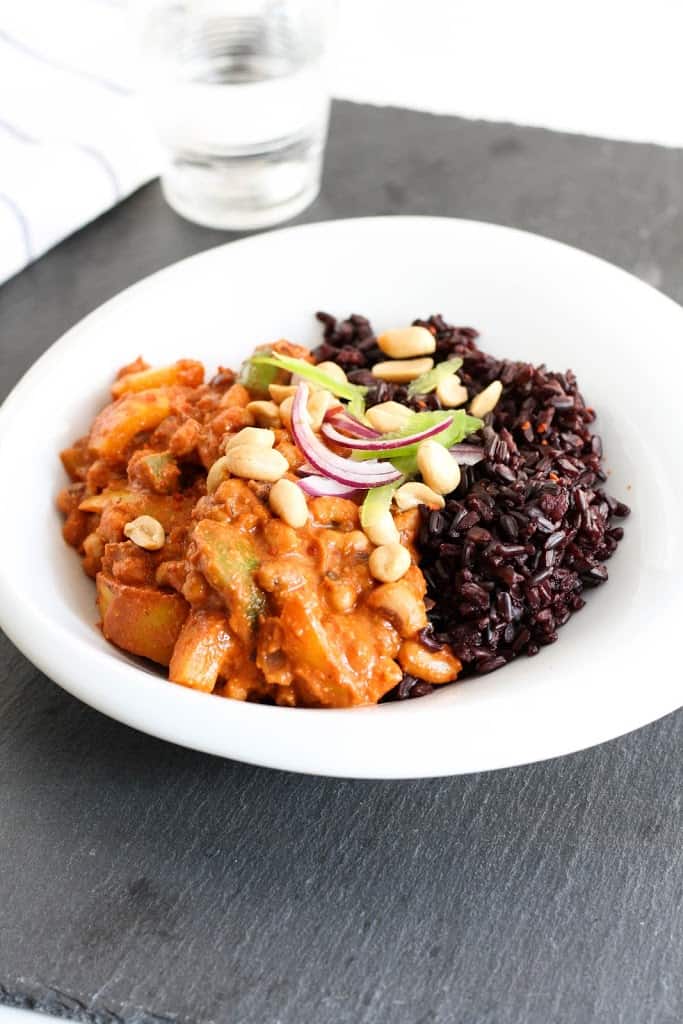 veganes erdnuss curry mit bohnen