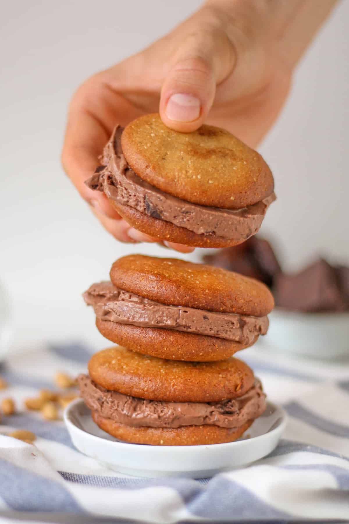 veganes Eiscreme-Sandwich Rezept mit Erdnuss und Schokolade