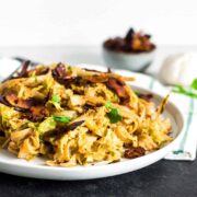 Vollkorn Linguine in einer cremigen Wirsing-Knoblauch-Wirsing Soße und Kokos-Bacon #vegan
