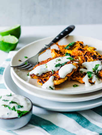 herzhafte Karotten-Mais-Küchlein mit Minzdip #vegan #Dip #glutenfrei