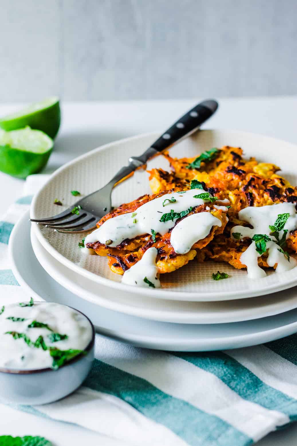 herzhafte Karotten-Mais-Küchlein mit Minzdip #vegan #Dip #glutenfrei