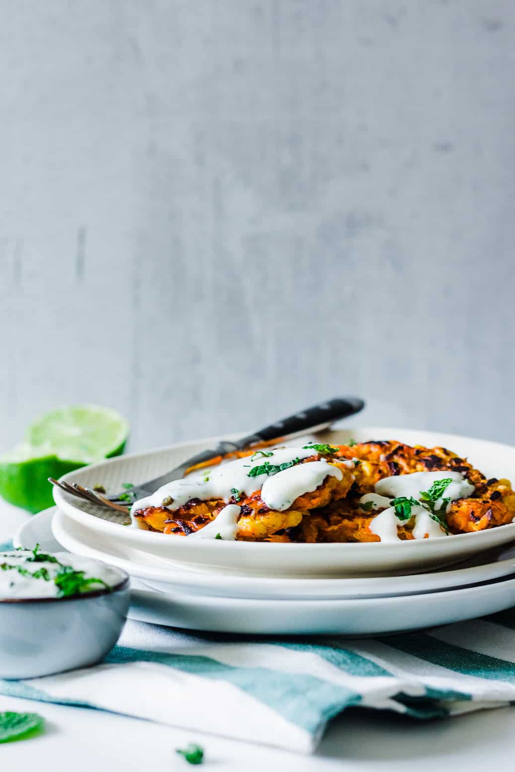 herzhafte Karotten-Mais-Küchlein mit Minzdip #vegan #Dip #glutenfrei