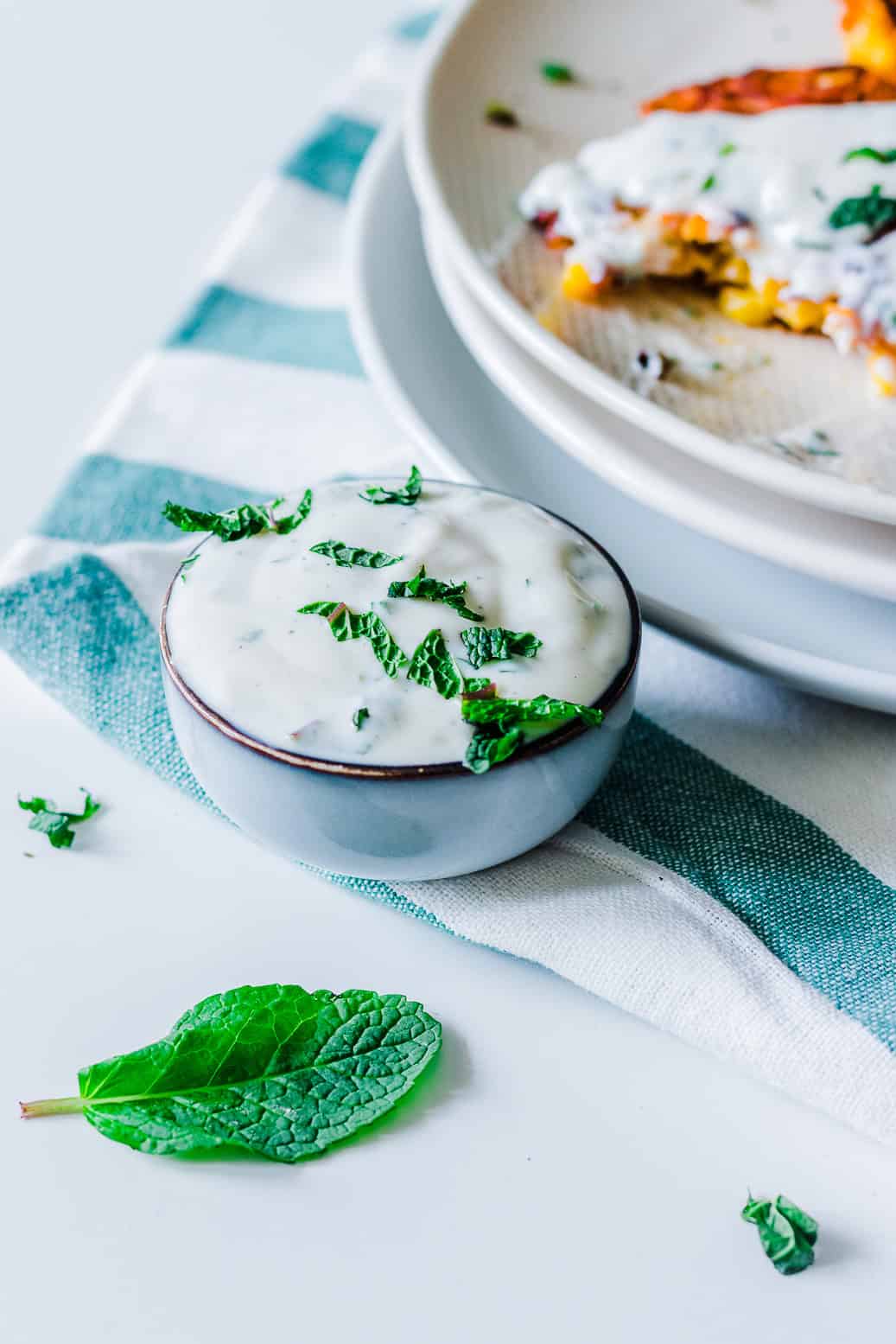 herzhafte Karotten-Mais-Küchlein mit Minzdip #vegan #Dip #glutenfrei