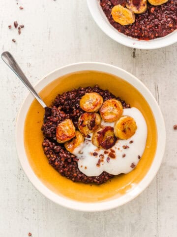 Schokoladiger Buchweizenbrei mit karamellisierten Bananen #Frühstück #vegan #glutenfrei