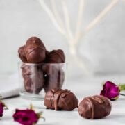 Vegane Schoko-Eier mit Dattel-Walnuss-Füllung #vegan#Schokolade#Ostern