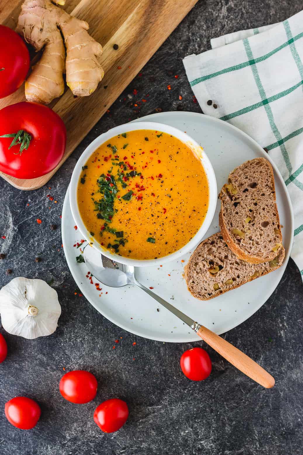 Einfache vegane Tomatensuppe #vegan #soup