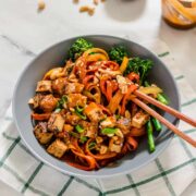 vegane Karottennudel-Bowl mit Erdnussauce #vegan#lowcarb