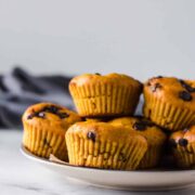 Vefgane Orangen-Kürbis Muffins mit Schokolade #vegan #Muffins #Kürbis