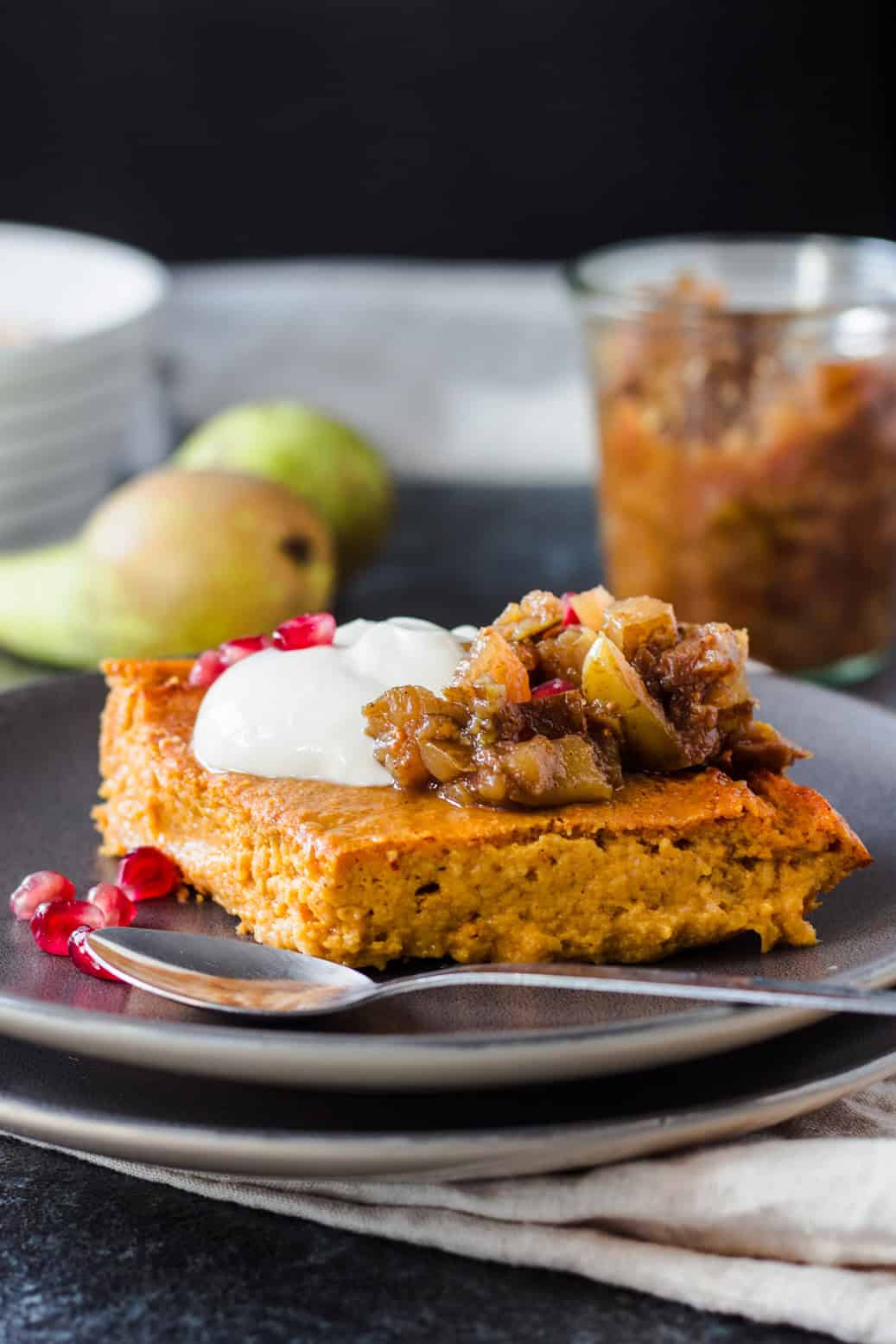 Veganer Quark-Auflauf mit Küprbis und fruchtkompott