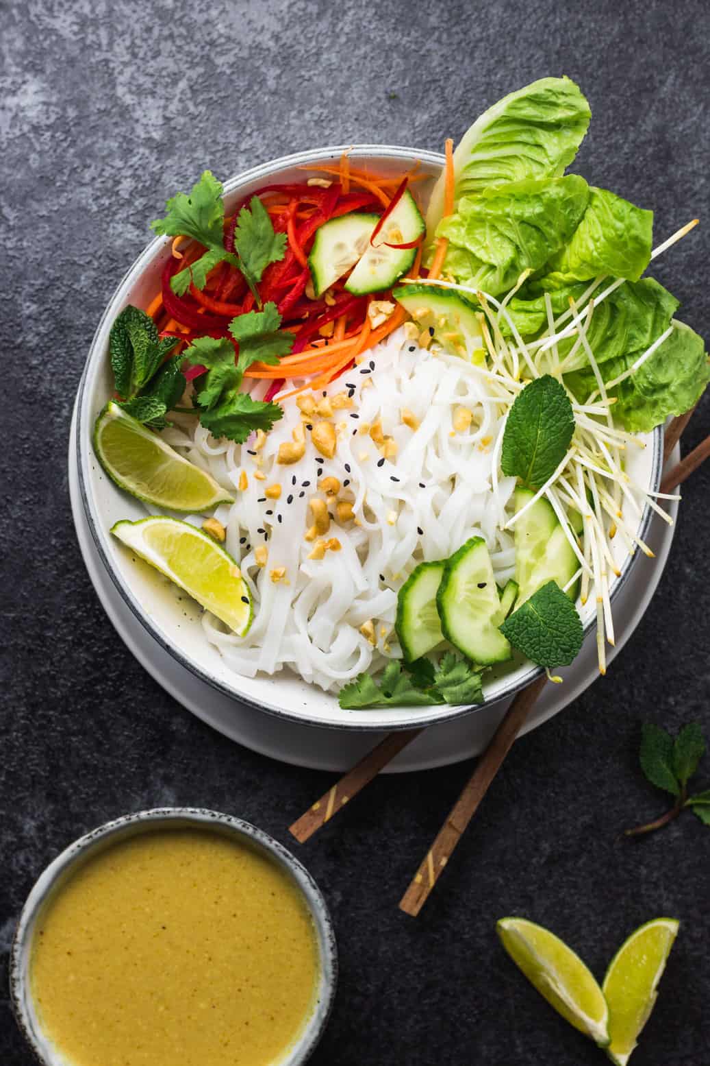 Asiatische Nudel-Bowl vegan