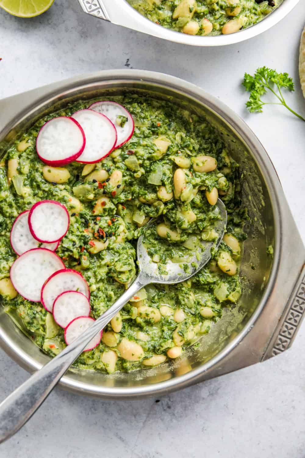 Veganer cremiger Spinat mit Bohnen