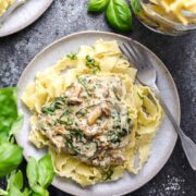 Nudeln mit Pfifferlingen in veganer Sahnesauce