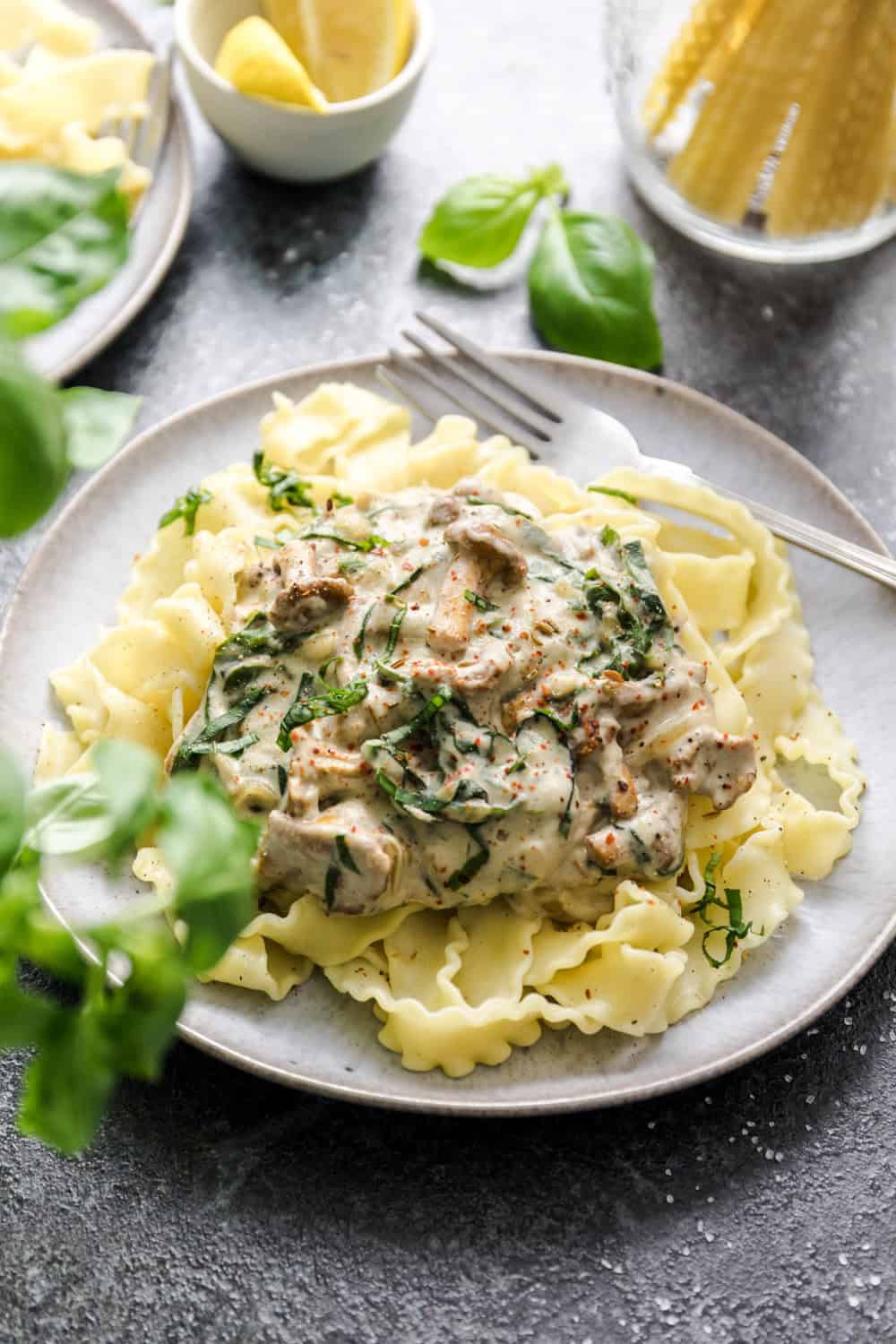 Nudeln mit Pfifferlingen in veganer Sahnesauce