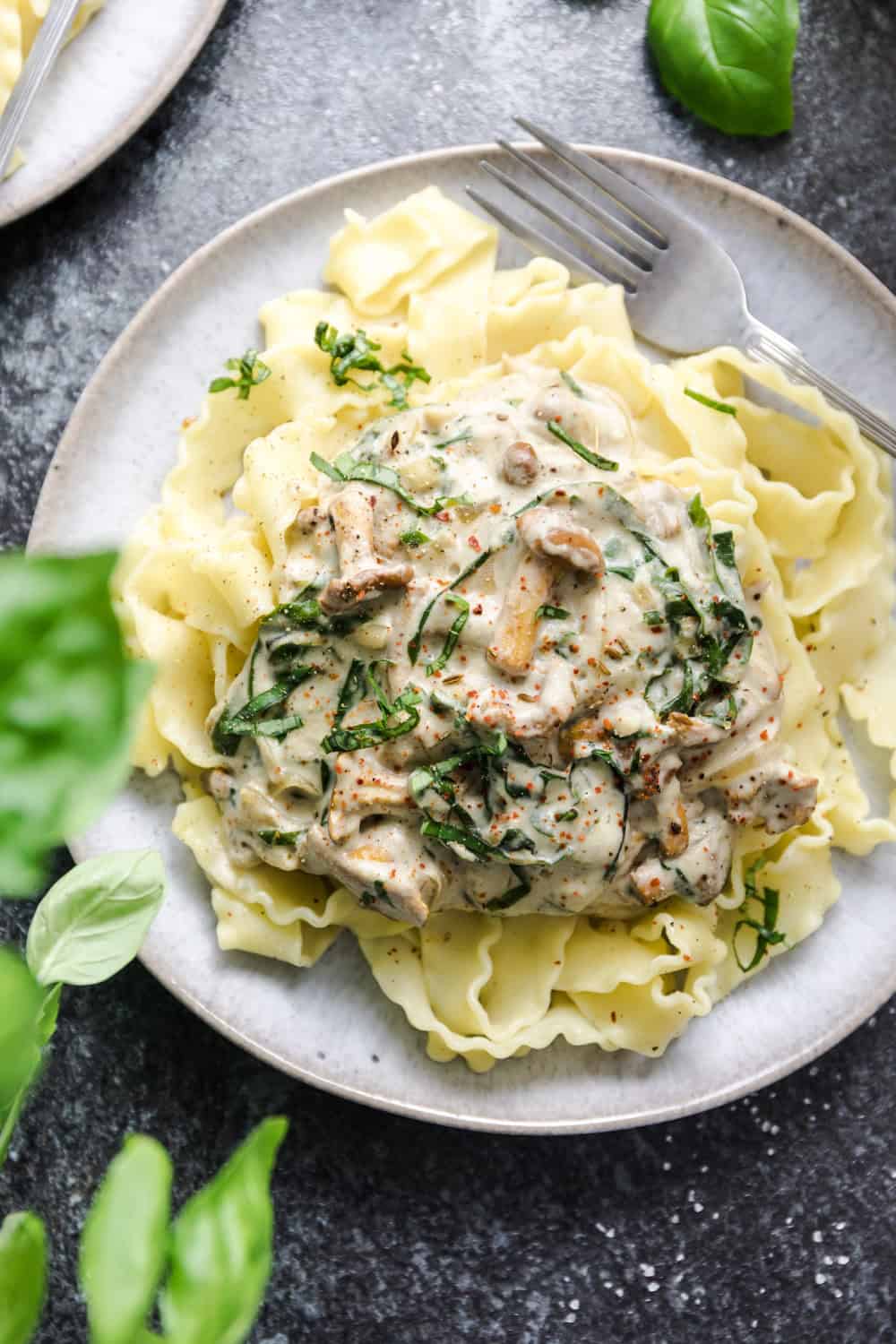 Nudeln mit Pfifferlingen in veganer Sahnesauce