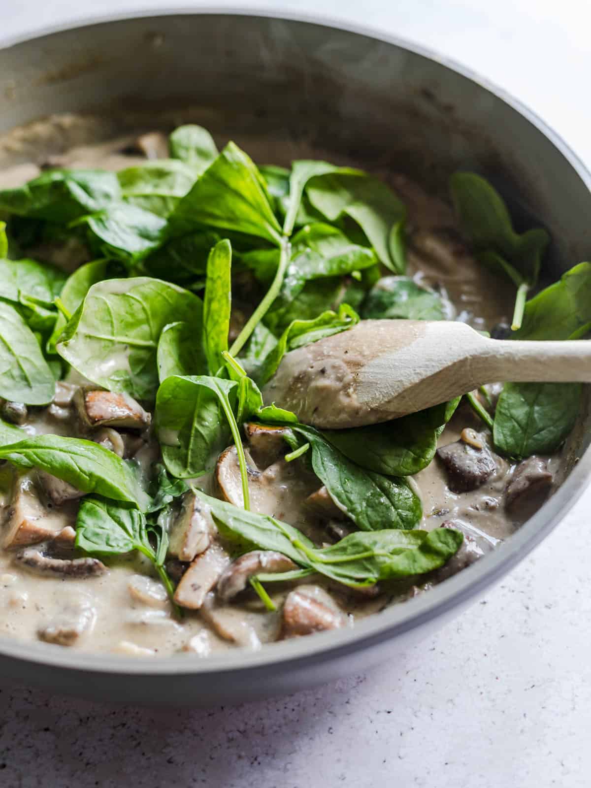 pilzsauce mit spinat