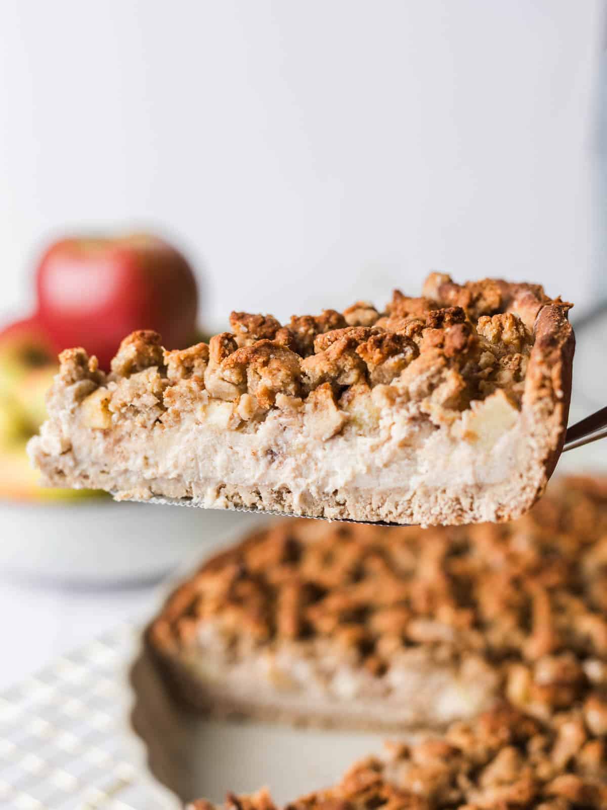 veganer apfel quarkkuchen mit steuseln