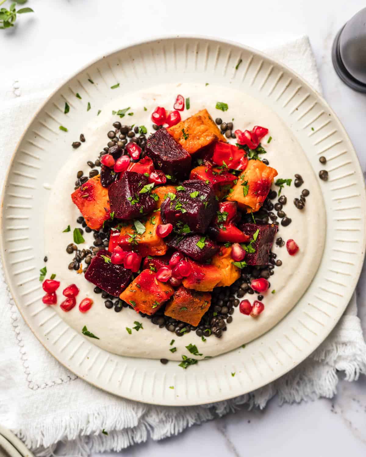 ofengemüse vegan auf johurt sauce