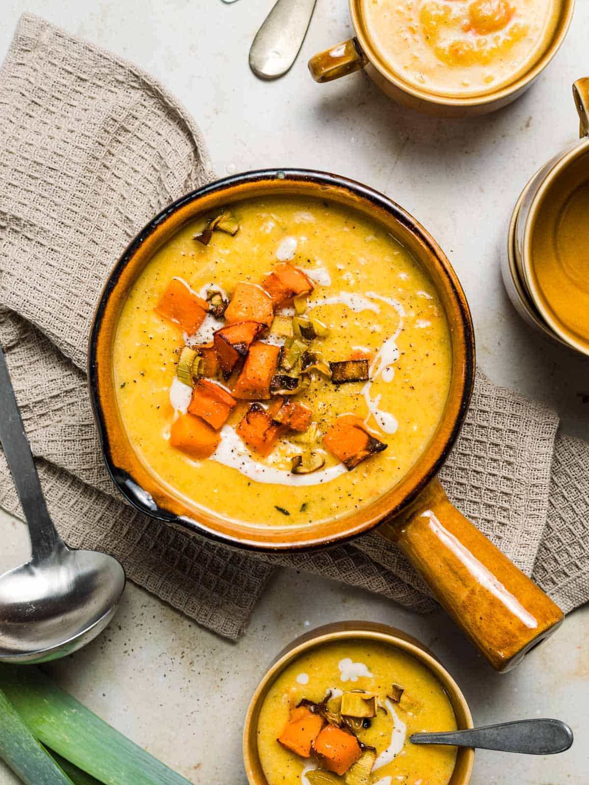 kartoffel-kürbissuppe mit cashewcreme