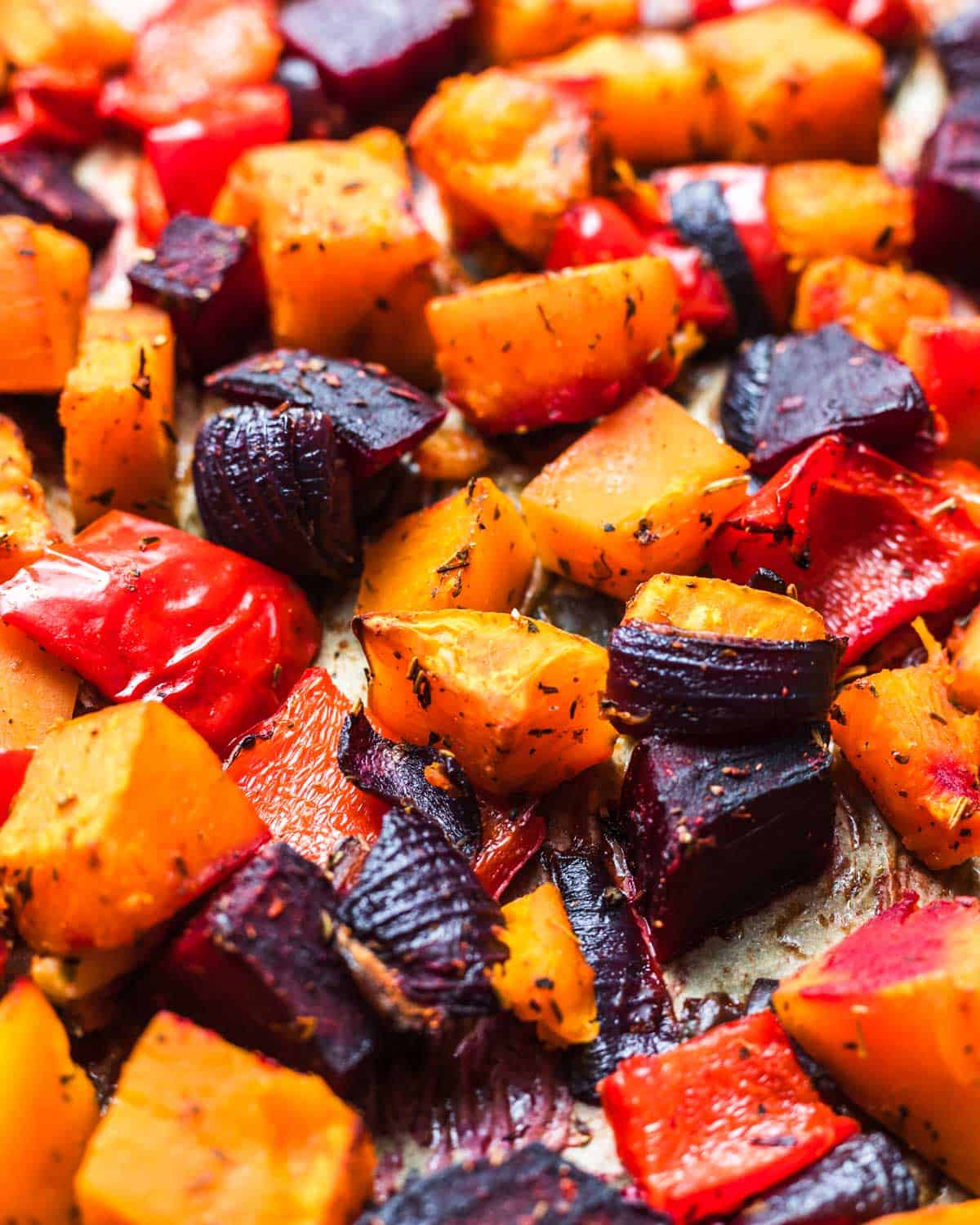Ofengemüse mit Kürbis, Paprika und Rote Beete, frisch geröstet, vegan, gesunde vegane Rezepte.