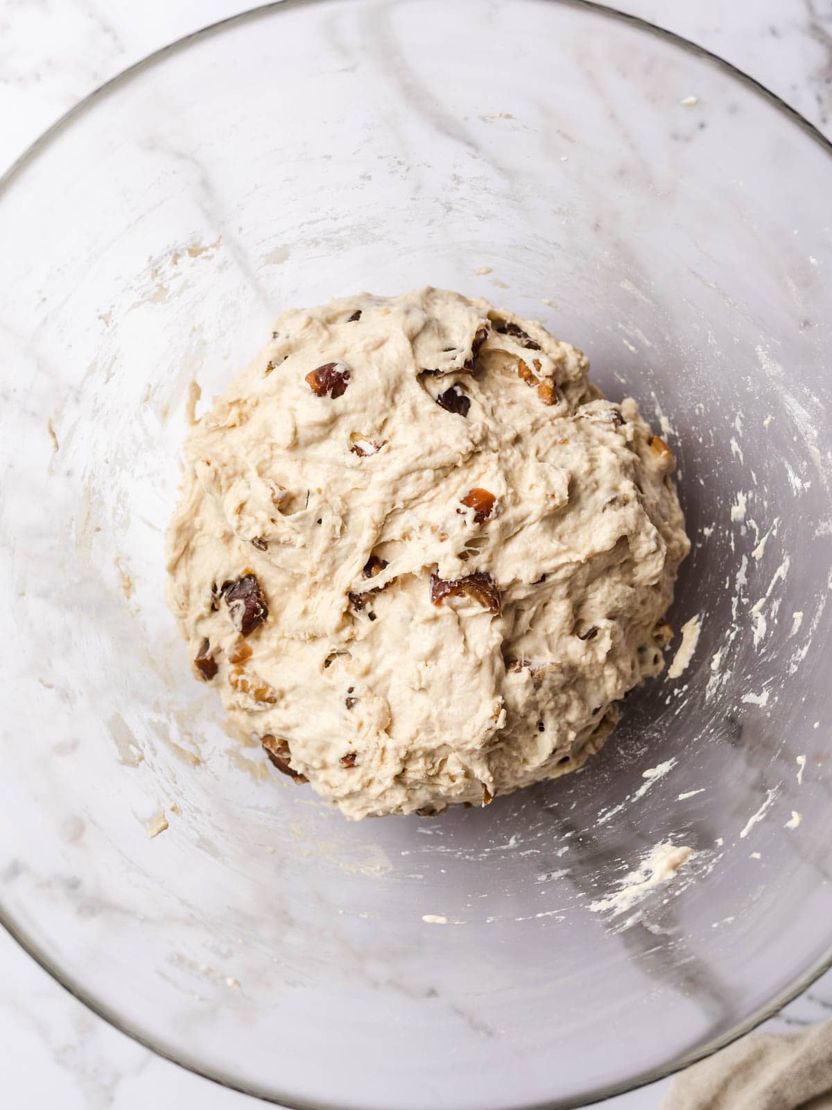 brotteig mit datteln und walnüssen