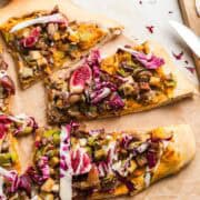 vegane pizza mit räuchertofu und kürbis