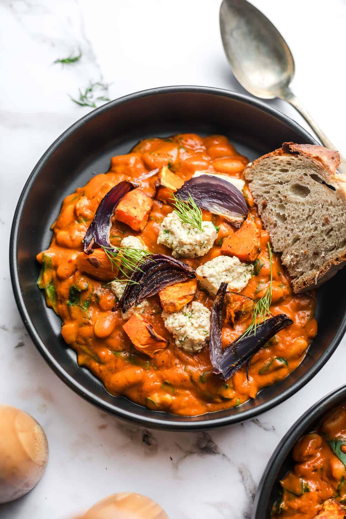 veganes süßkartoffelpüree mit bohnen