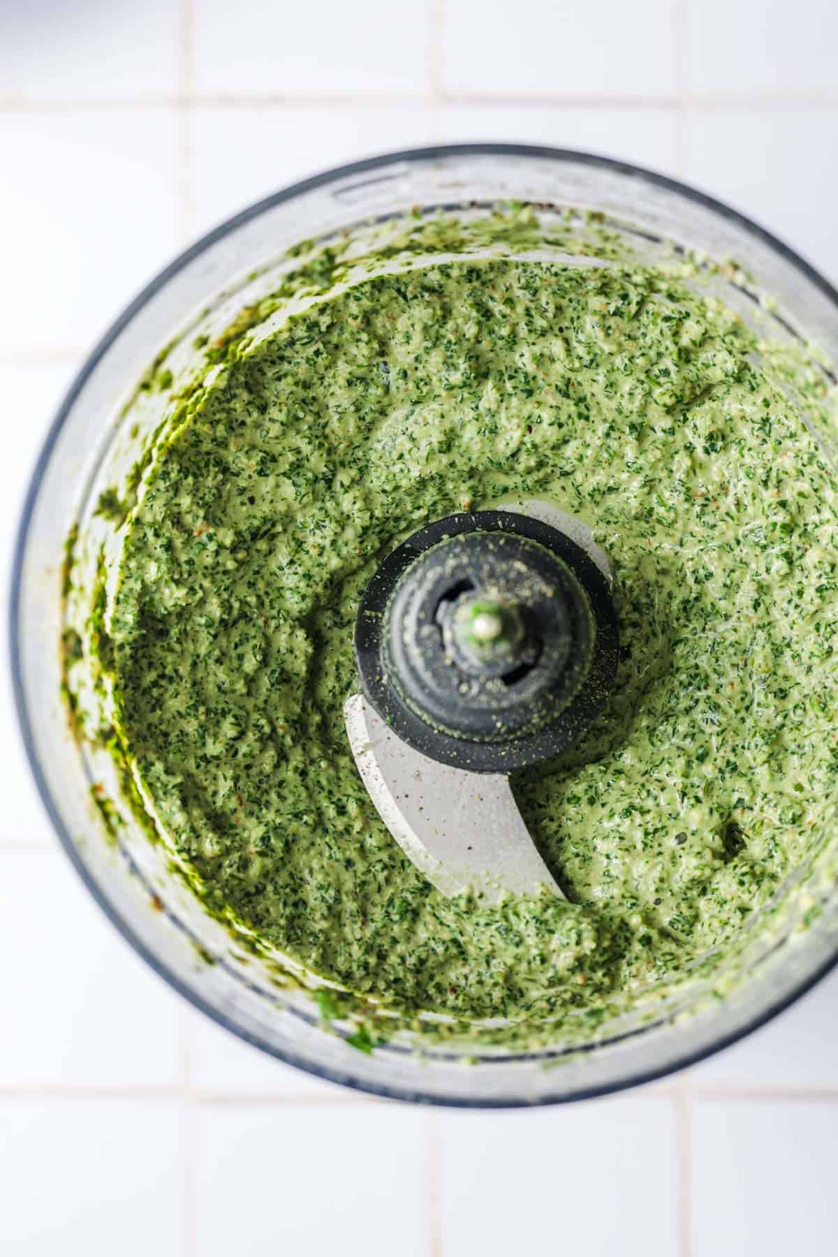 rucola pesto mit veganem parmesan