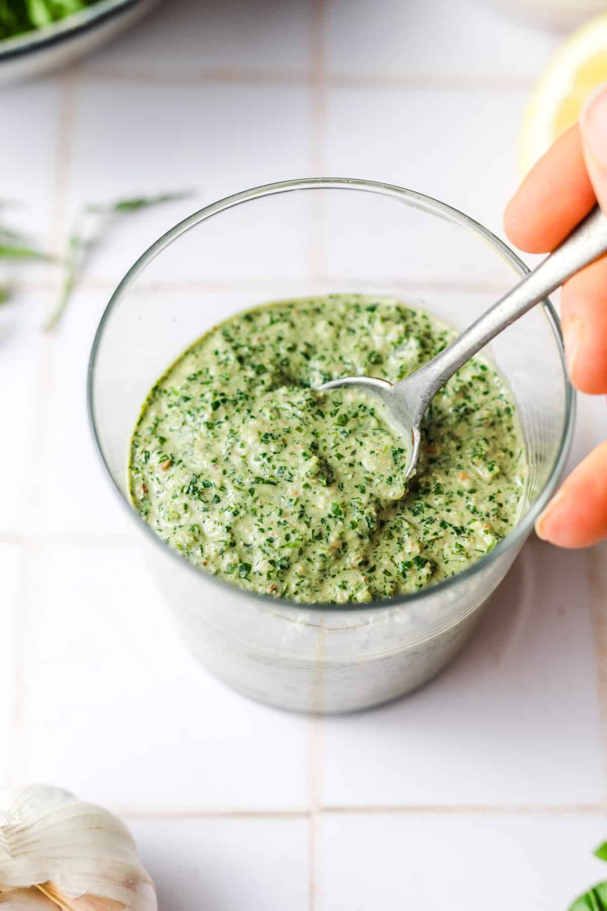 selbstgemachtes veganes grünes pesto