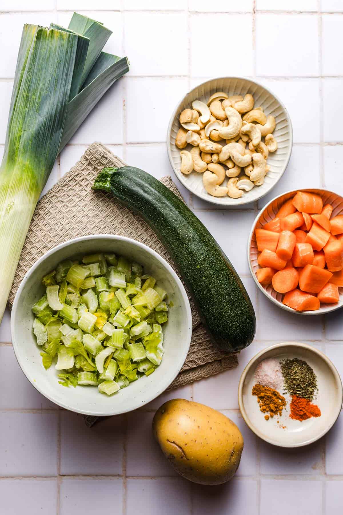 zutaten für gemüsesuppe